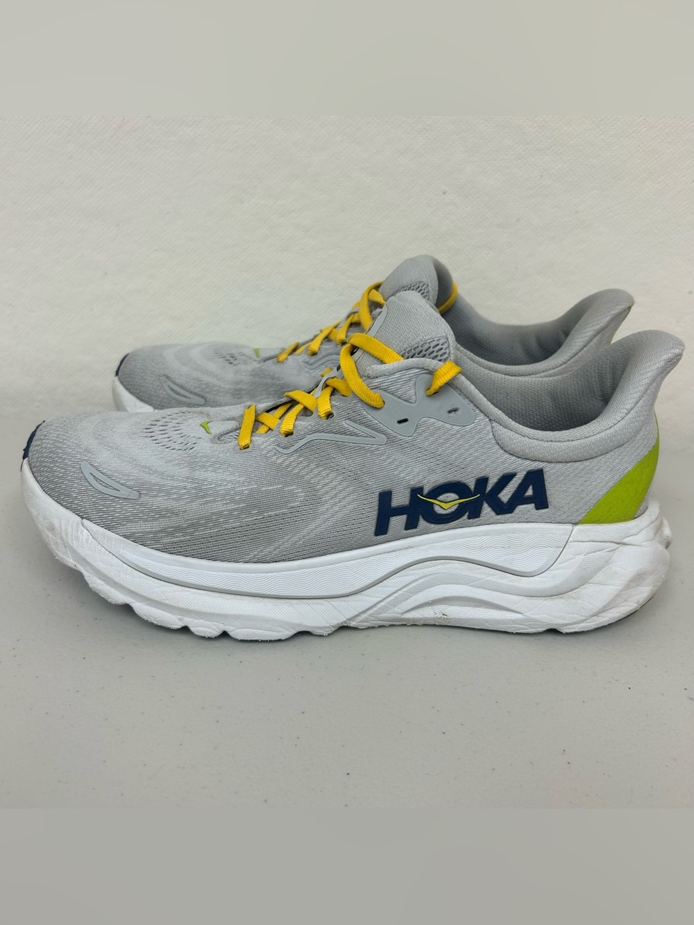 Hoka One Arahi 8 Athletic Sneakers Running Shoes Mens Size 10.5 D Gray White
